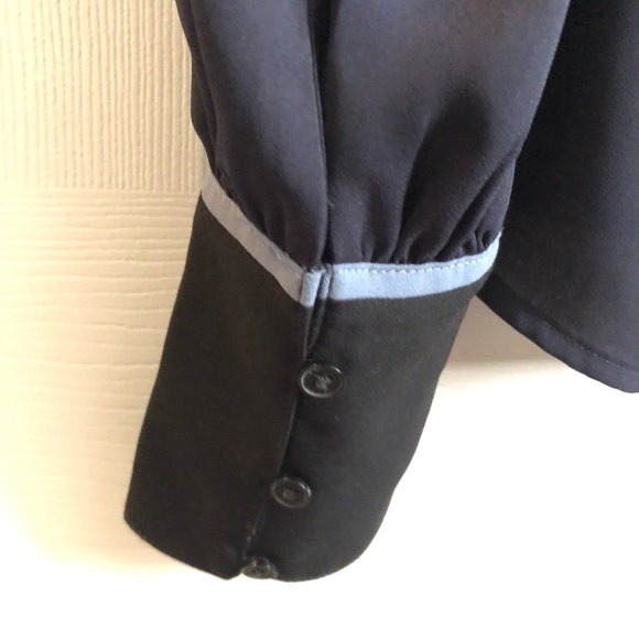 ⭐️3/$20 EXPRESS Navy Blue V-Neck Color Block Top - Picture 6 of 13